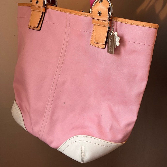 Coach Handbags - Coach Soho Hampton Y2K Pink Daisy Tote Purse